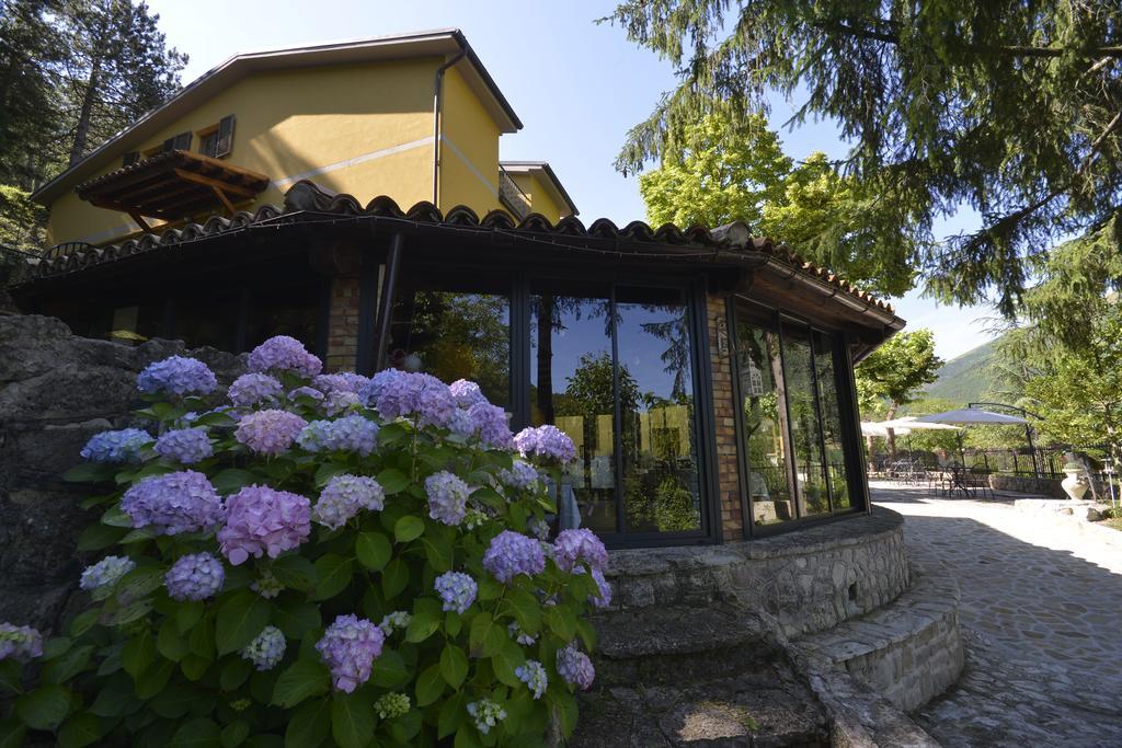 Hotel Pineta Ristorante Country House In Fabriano Campodonico  Exterior foto